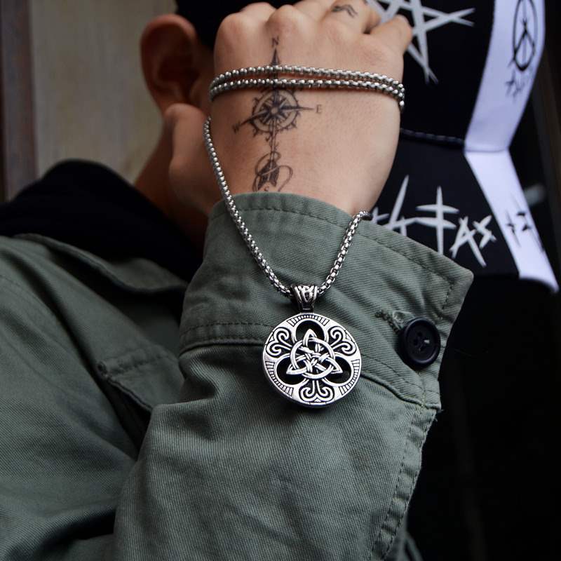 Retro Trendy Male Personality Punk Irish Concentric Knot Round Tag Pendant Necklace Sweater Accessories